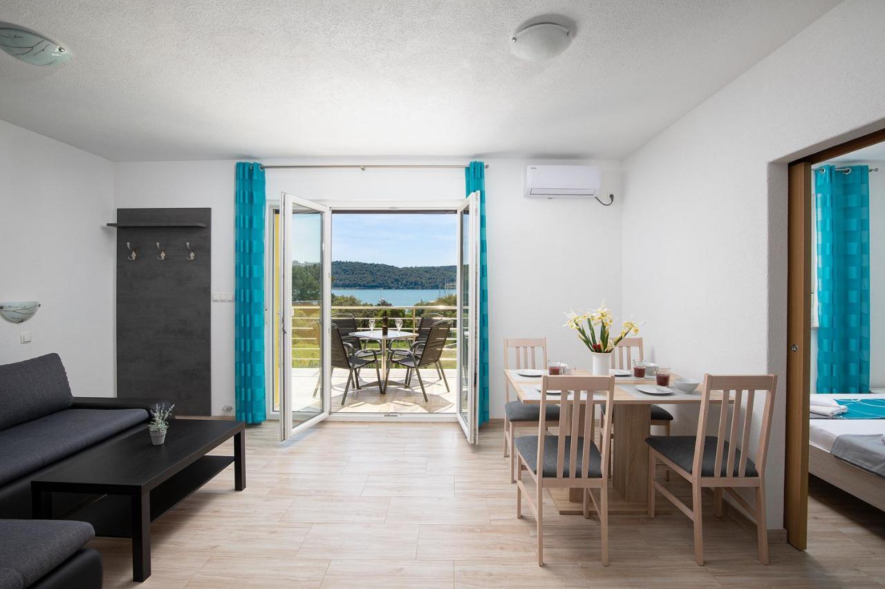 Apartmani Mirna Luka Pomer Exterior photo